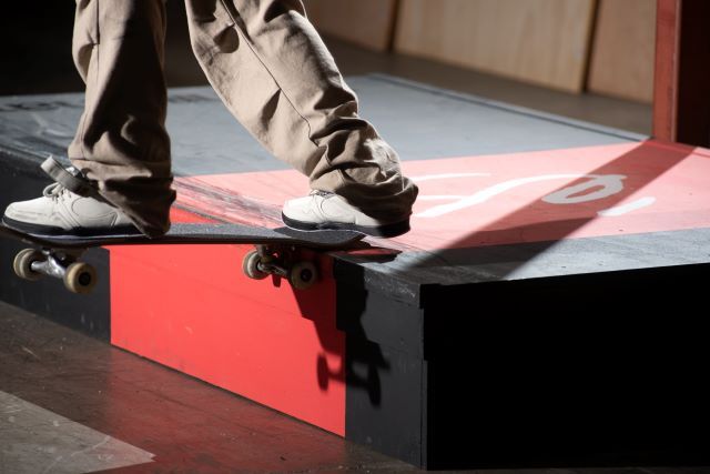 Grinding skate ledge OC Ramps collab with eS Shoe Box 